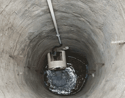 Flow monitoring of non-full pipes at sewage discharge outlets